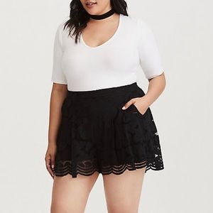 TORRID BLACK PLEATED LACE SHORT